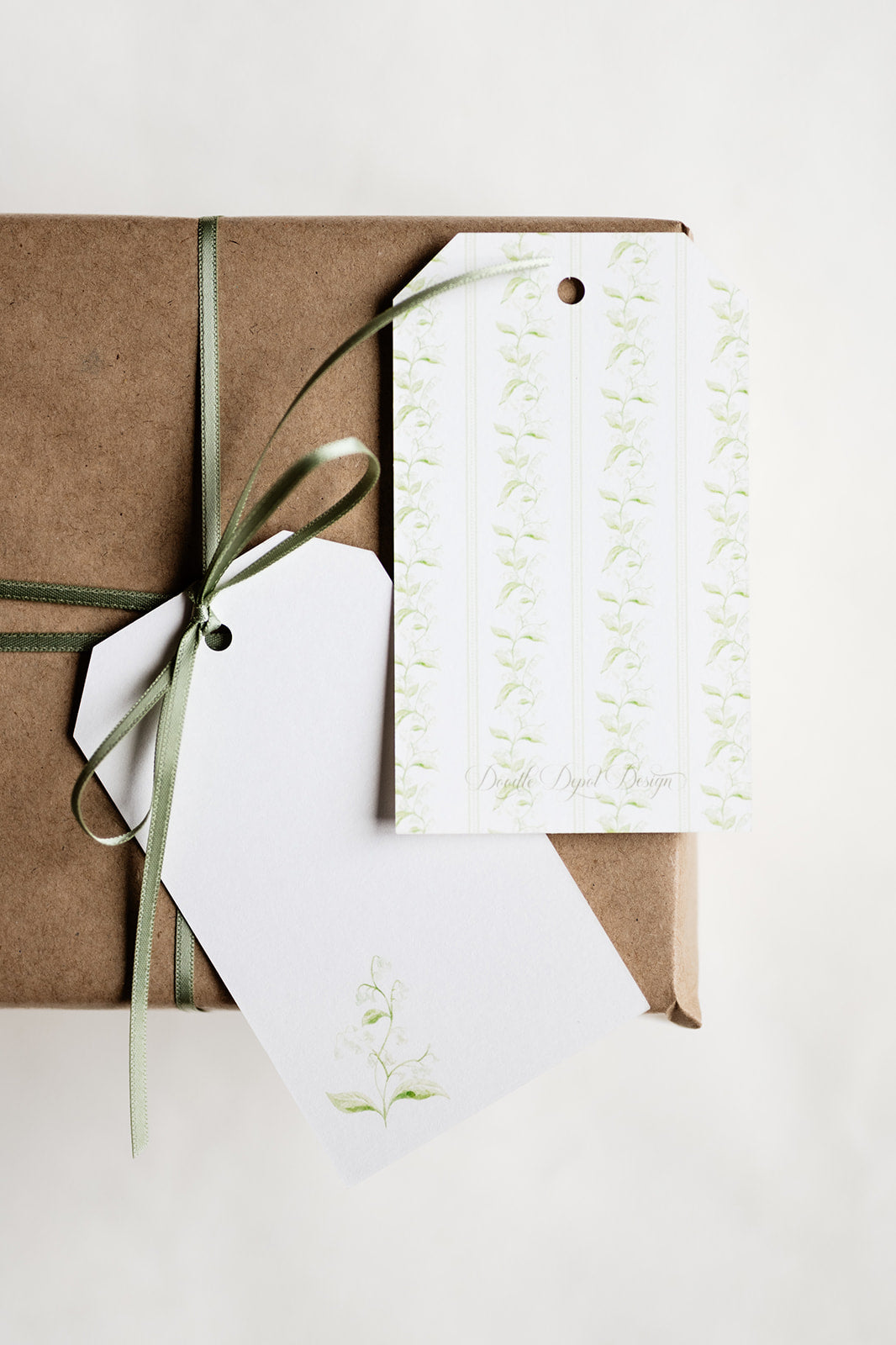 August Lily Gift Tags | Boxwood